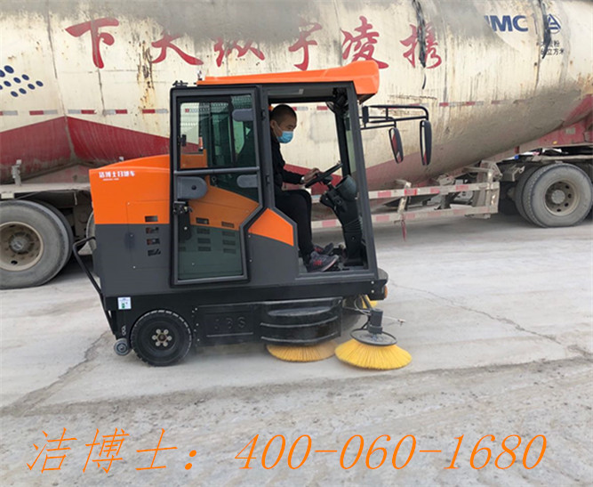 潔博士電動(dòng)清掃車用戶現(xiàn)場(chǎng)——蘭州潤洲混凝土有限公司